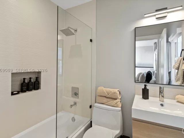 4-bedroom home for rent in Miami - 4011 HARDIE AVENUE - MondialRealty