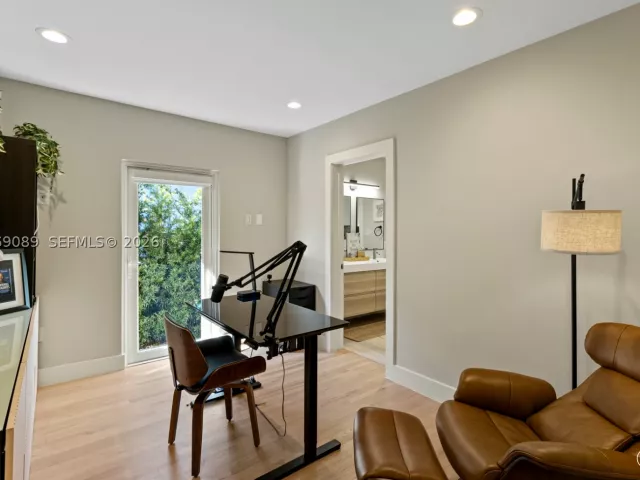 4-bedroom home for rent in Miami - 4011 HARDIE AVENUE - MondialRealty