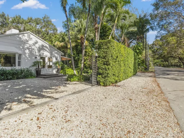 4-bedroom home for rent in Miami - 4011 HARDIE AVENUE - MondialRealty