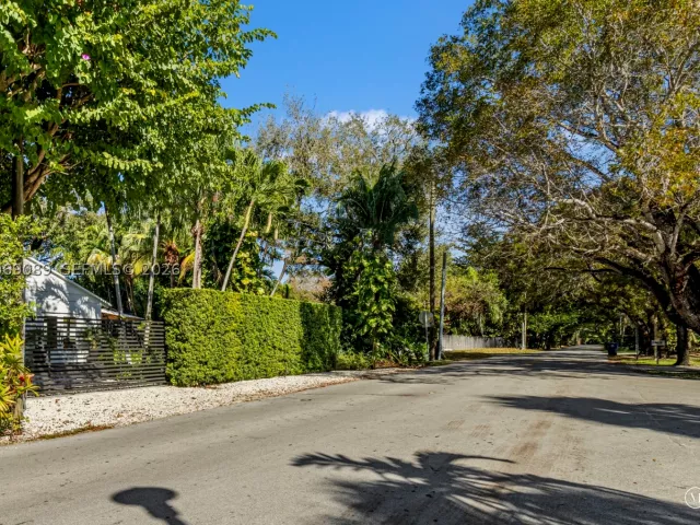 4-bedroom home for rent in Miami - 4011 HARDIE AVENUE - MondialRealty