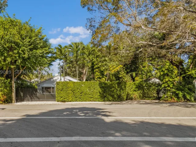 4-bedroom home for rent in Miami - 4011 HARDIE AVENUE - MondialRealty