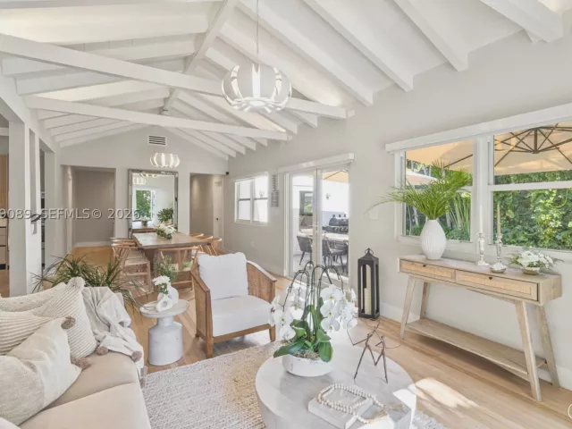 4-bedroom home for rent in Miami - 4011 HARDIE AVENUE - MondialRealty