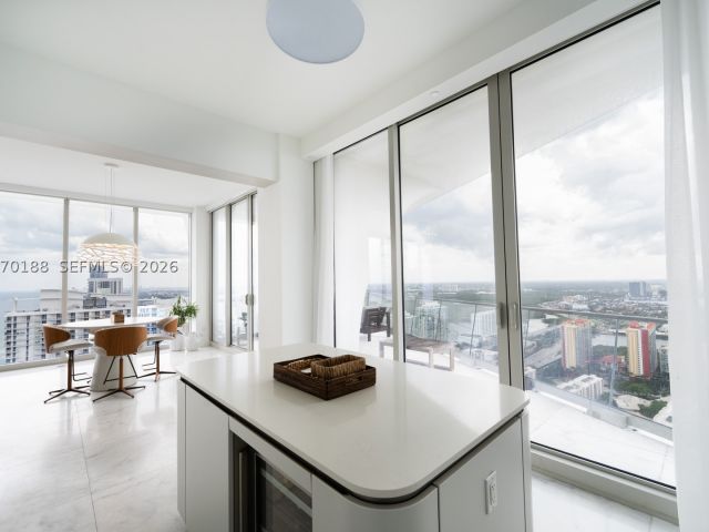 5-bedroom condo for rent in Sunny Isles Beach - 16901 Collins Ave 4201 - MondialRealty