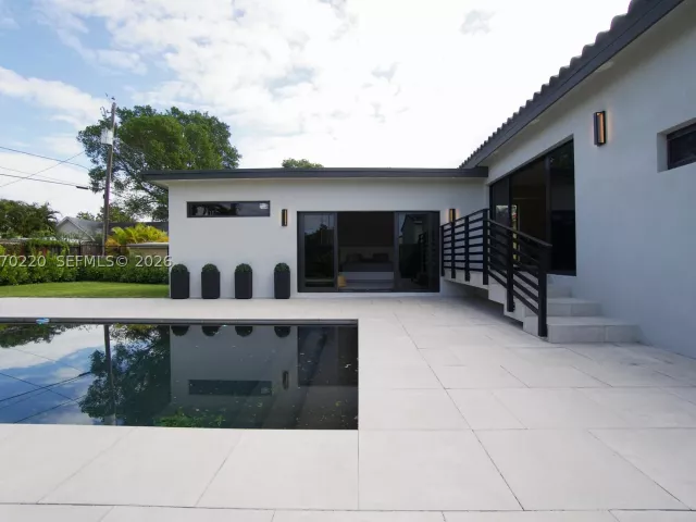 3-bedroom home for sale in Miami - 2155 SW 25th Ter - MondialRealty