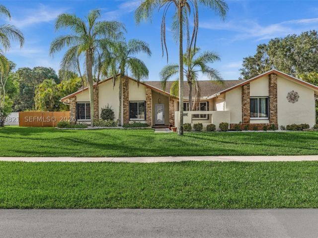 4-bedroom home for rent in Boca Raton - 18232 S 104th Ter S - MondialRealty