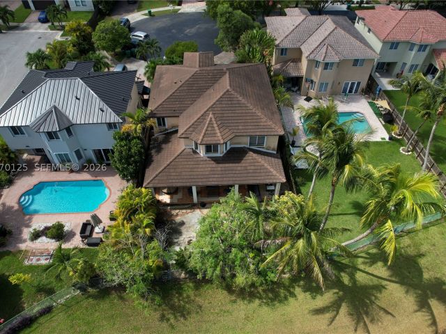 5-bedroom home for sale in Miami - 15809 SW 65th Ter - MondialRealty