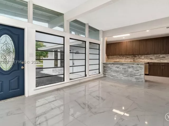5-bedroom home for sale in Fort Lauderdale - 486 W Evanston Cir - MondialRealty
