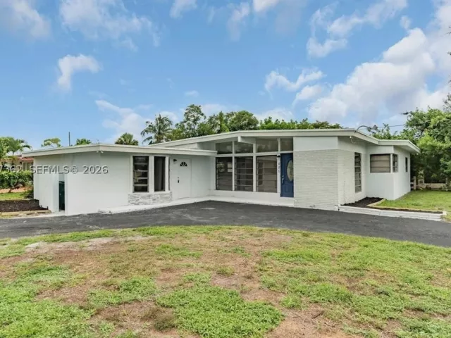 5-bedroom home for sale in Fort Lauderdale - 486 W Evanston Cir - MondialRealty