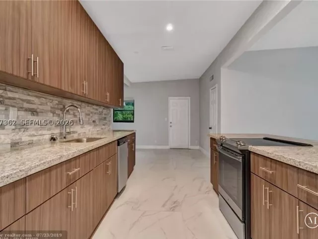 5-bedroom home for sale in Fort Lauderdale - 486 W Evanston Cir - MondialRealty