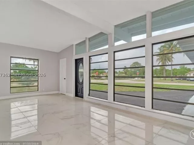 5-bedroom home for sale in Fort Lauderdale - 486 W Evanston Cir - MondialRealty