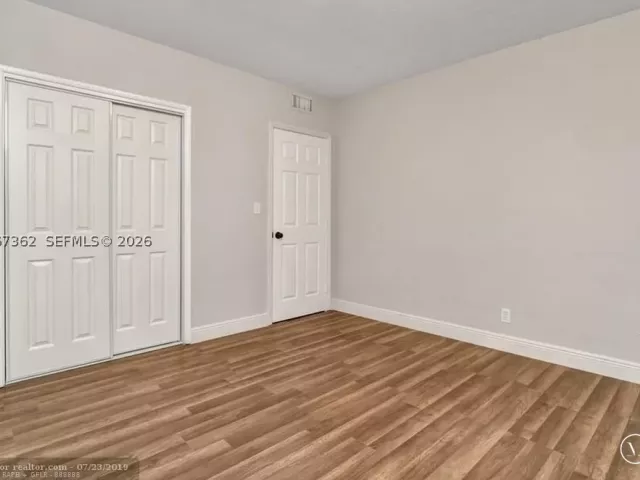 5-bedroom home for sale in Fort Lauderdale - 486 W Evanston Cir - MondialRealty