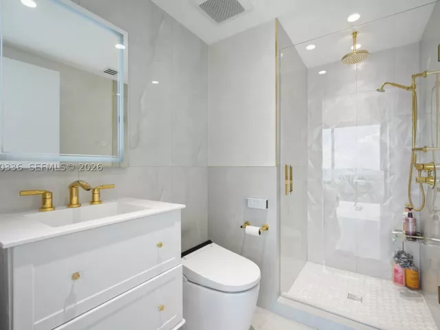 3-bedroom condo for sale in Sunny Isles Beach - 19111 Collins Ave 403 - MondialRealty