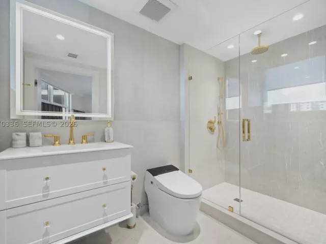 3-bedroom condo for sale in Sunny Isles Beach - 19111 Collins Ave 403 - MondialRealty