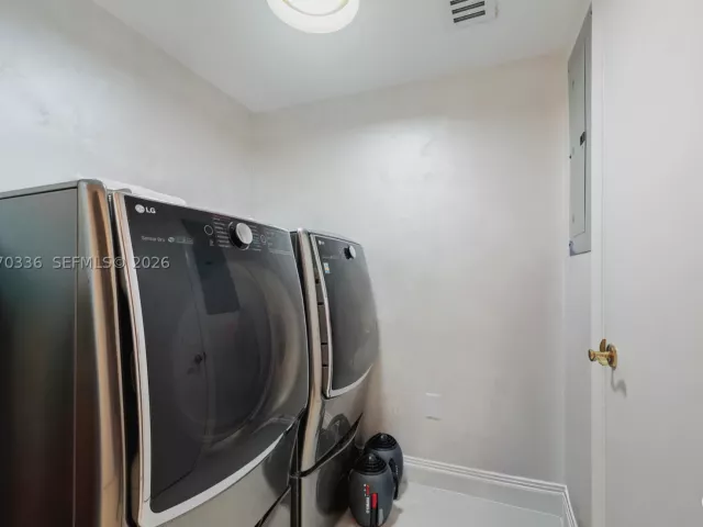 3-bedroom condo for sale in Sunny Isles Beach - 19111 Collins Ave 403 - MondialRealty