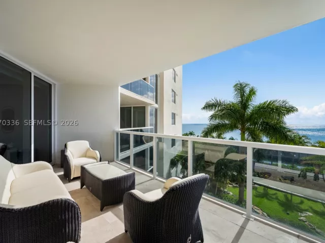 3-bedroom condo for sale in Sunny Isles Beach - 19111 Collins Ave 403 - MondialRealty