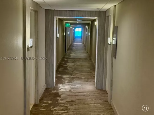 1-bedroom condo for rent in Bal Harbour - 10275 Collins Ave 415 - MondialRealty