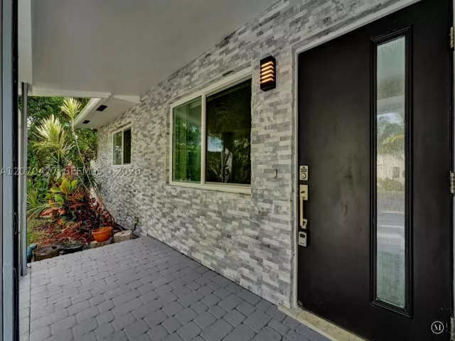 2-bedroom home for sale in Hollywood - 2446 Fillmore St - MondialRealty