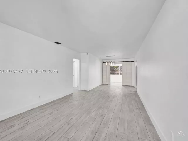 2-bedroom home for sale in Hollywood - 2446 Fillmore St - MondialRealty