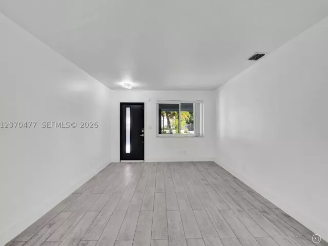 2-bedroom home for sale in Hollywood - 2446 Fillmore St - MondialRealty