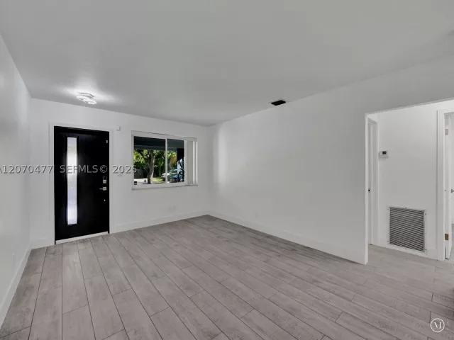 2-bedroom home for sale in Hollywood - 2446 Fillmore St - MondialRealty