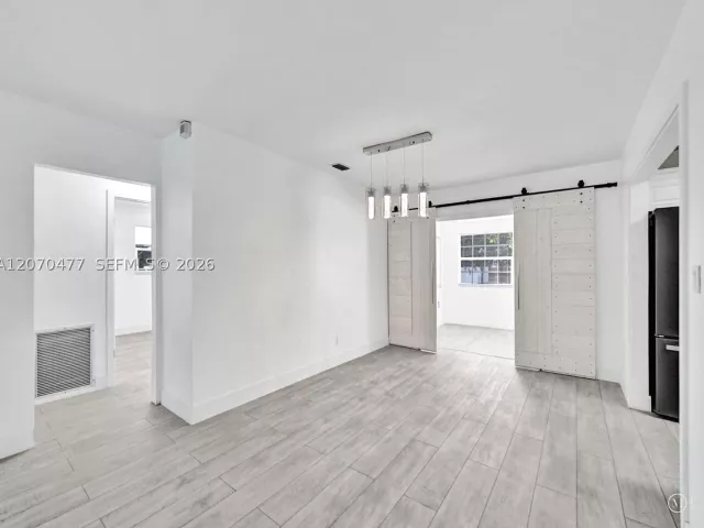 2-bedroom home for sale in Hollywood - 2446 Fillmore St - MondialRealty