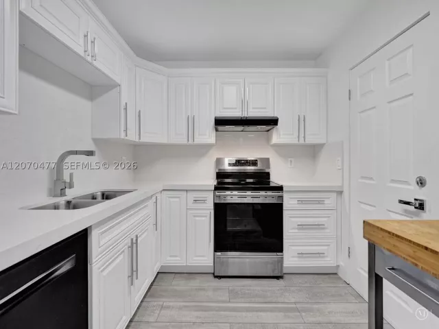 2-bedroom home for sale in Hollywood - 2446 Fillmore St - MondialRealty