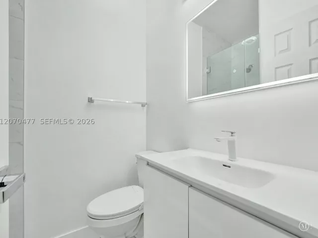 2-bedroom home for sale in Hollywood - 2446 Fillmore St - MondialRealty