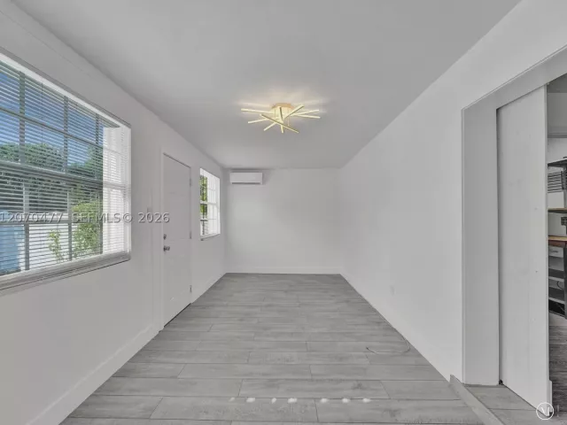 2-bedroom home for sale in Hollywood - 2446 Fillmore St - MondialRealty