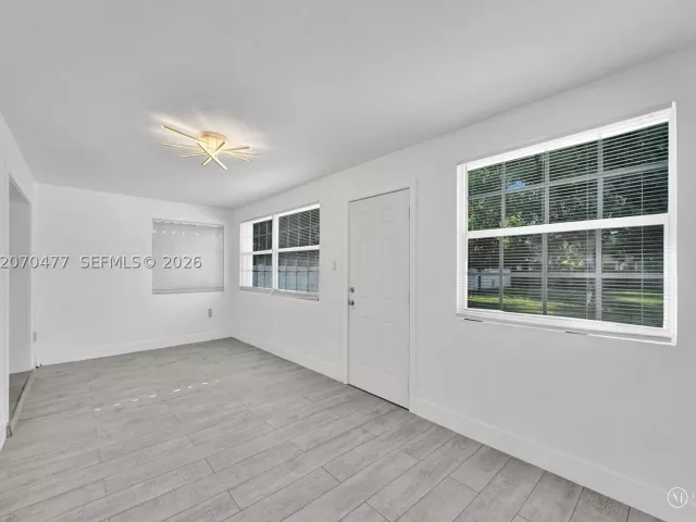 2-bedroom home for sale in Hollywood - 2446 Fillmore St - MondialRealty
