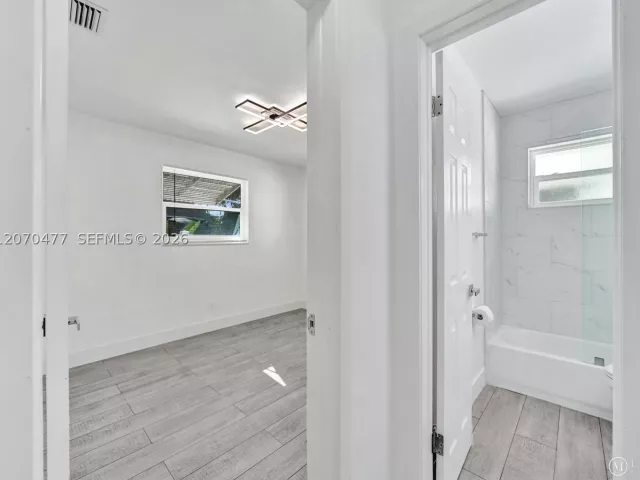 2-bedroom home for sale in Hollywood - 2446 Fillmore St - MondialRealty