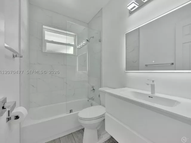 2-bedroom home for sale in Hollywood - 2446 Fillmore St - MondialRealty