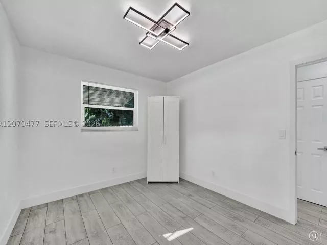 2-bedroom home for sale in Hollywood - 2446 Fillmore St - MondialRealty