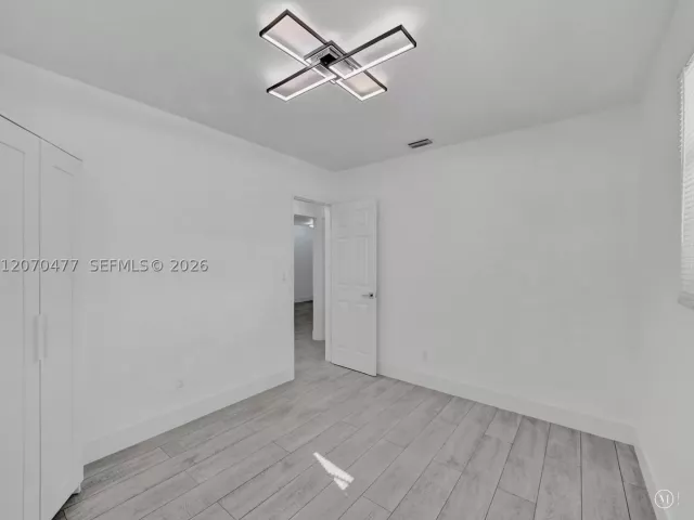 2-bedroom home for sale in Hollywood - 2446 Fillmore St - MondialRealty