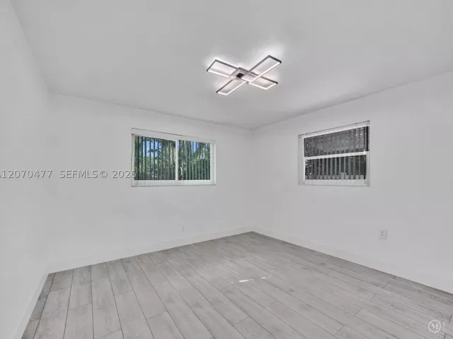 2-bedroom home for sale in Hollywood - 2446 Fillmore St - MondialRealty