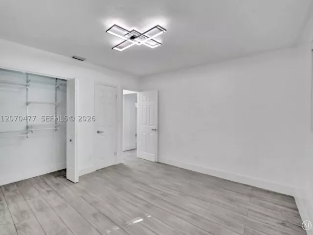 2-bedroom home for sale in Hollywood - 2446 Fillmore St - MondialRealty