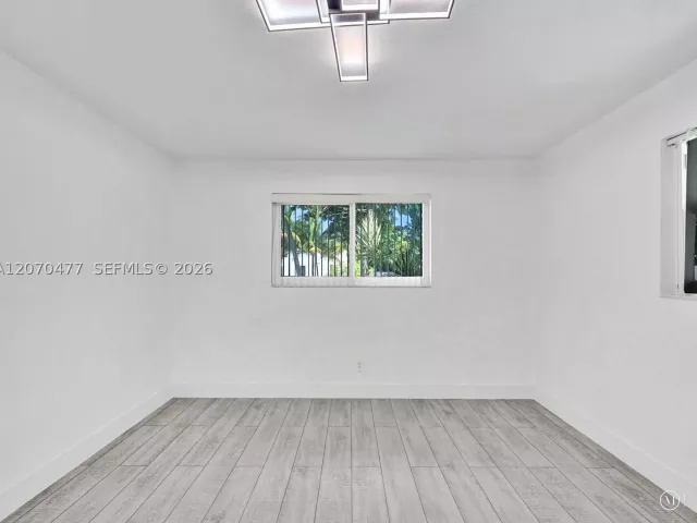 2-bedroom home for sale in Hollywood - 2446 Fillmore St - MondialRealty