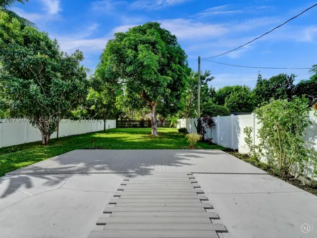 2-bedroom home for sale in Hollywood - 2446 Fillmore St - MondialRealty