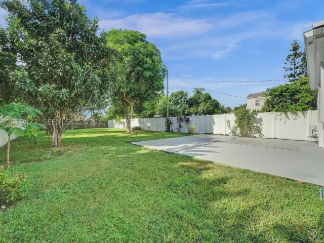 2-bedroom home for sale in Hollywood - 2446 Fillmore St - MondialRealty