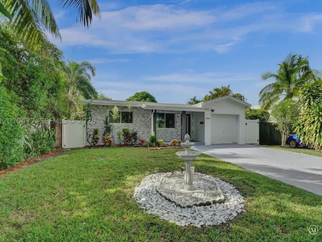 2-bedroom home for sale in Hollywood - 2446 Fillmore St - MondialRealty