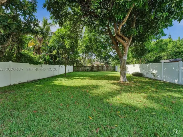 2-bedroom home for sale in Hollywood - 2446 Fillmore St - MondialRealty