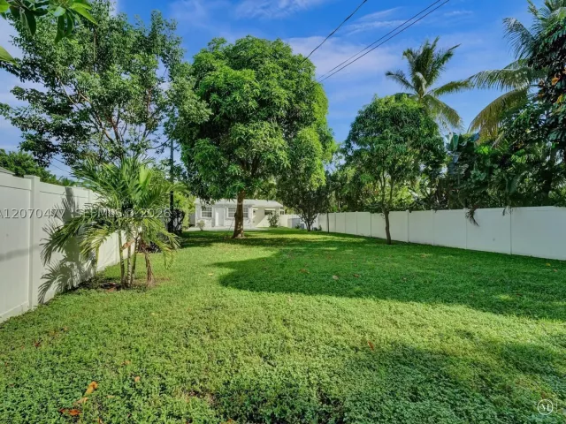 2-bedroom home for sale in Hollywood - 2446 Fillmore St - MondialRealty