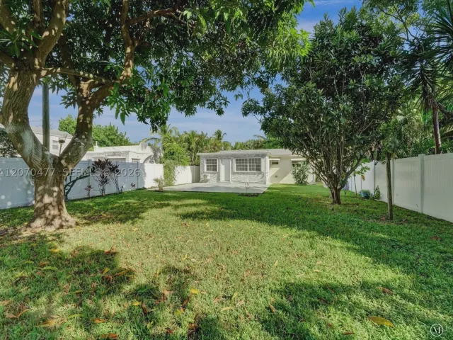2-bedroom home for sale in Hollywood - 2446 Fillmore St - MondialRealty