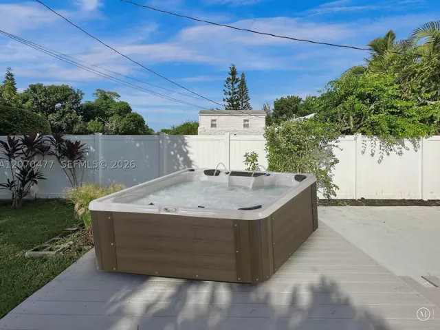 2-bedroom home for sale in Hollywood - 2446 Fillmore St - MondialRealty