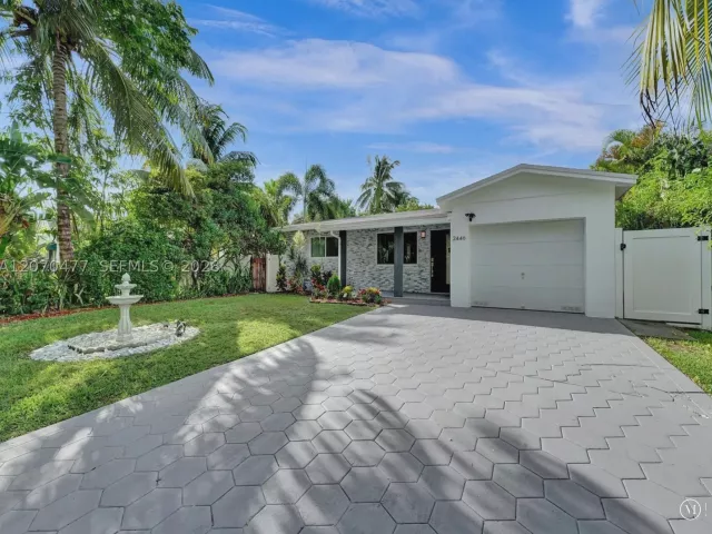 2-bedroom home for sale in Hollywood - 2446 Fillmore St - MondialRealty