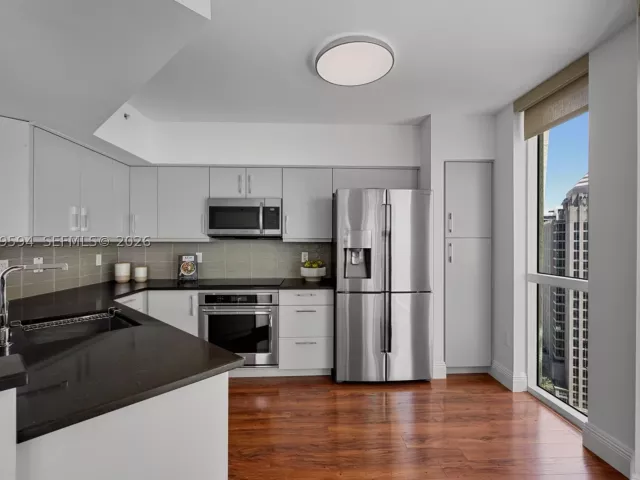 3-bedroom condo for sale in Fort Lauderdale - 347 N New River Dr E 2709 - MondialRealty