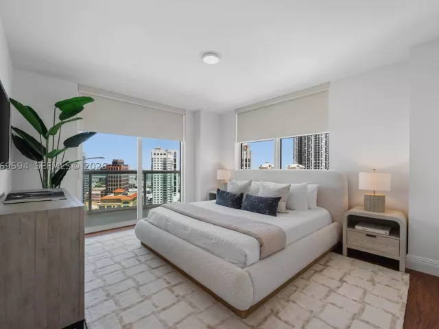 3-bedroom condo for sale in Fort Lauderdale - 347 N New River Dr E 2709 - MondialRealty