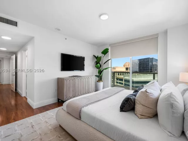 3-bedroom condo for sale in Fort Lauderdale - 347 N New River Dr E 2709 - MondialRealty
