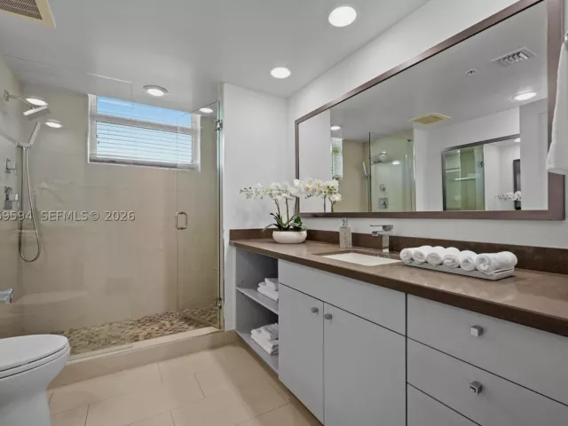 3-bedroom condo for sale in Fort Lauderdale - 347 N New River Dr E 2709 - MondialRealty