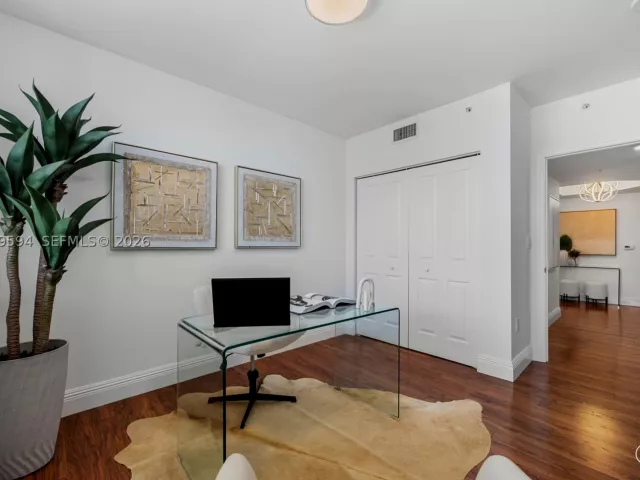 3-bedroom condo for sale in Fort Lauderdale - 347 N New River Dr E 2709 - MondialRealty