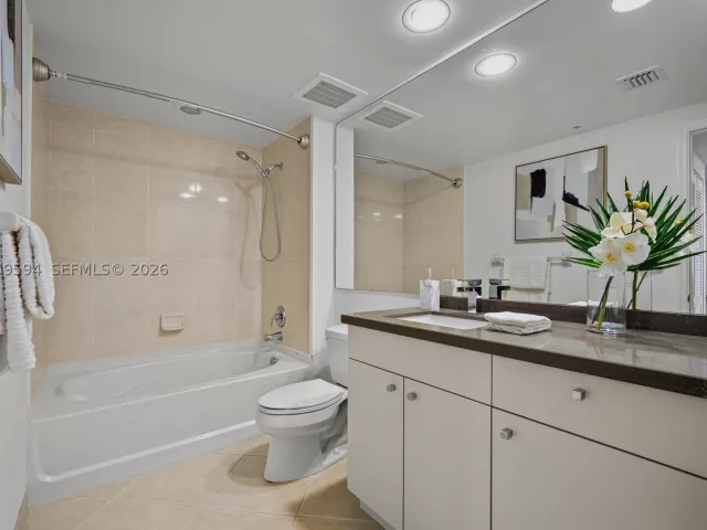 3-bedroom condo for sale in Fort Lauderdale - 347 N New River Dr E 2709 - MondialRealty